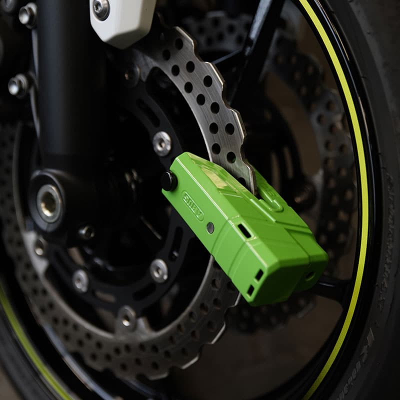 Motorcycle Brake Disc Lock-Abus-Granite-Detecto-8077-green-on-brake-disc-Kawasaki-Z650_2