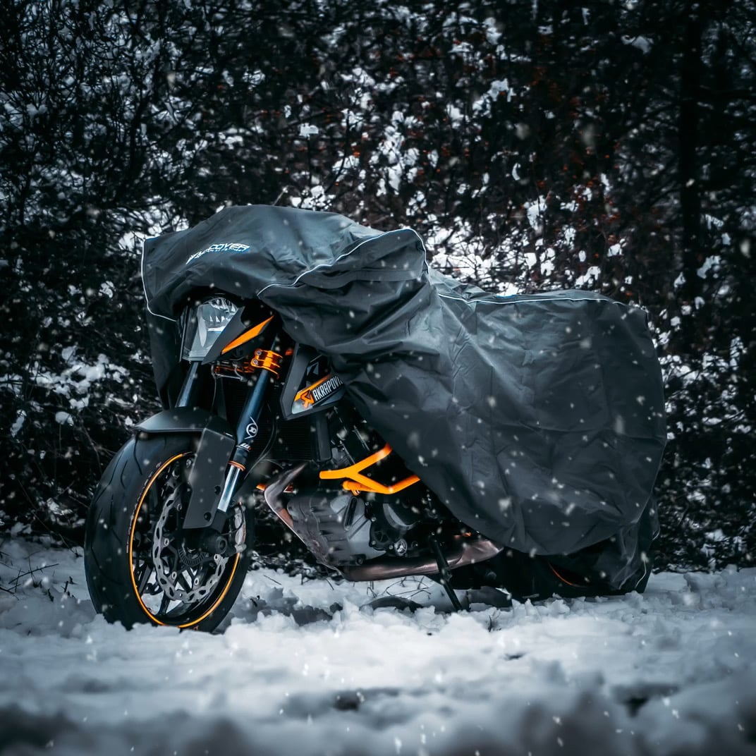 Bâche de protection pour moto résistante à l'hiver ? La couverture pour les  hivers difficiles