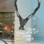 ABUS 7807F mit der Unterschrift: "Your Fingerprint. Your Lock."